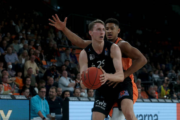 他已经贡献 他已经贡献